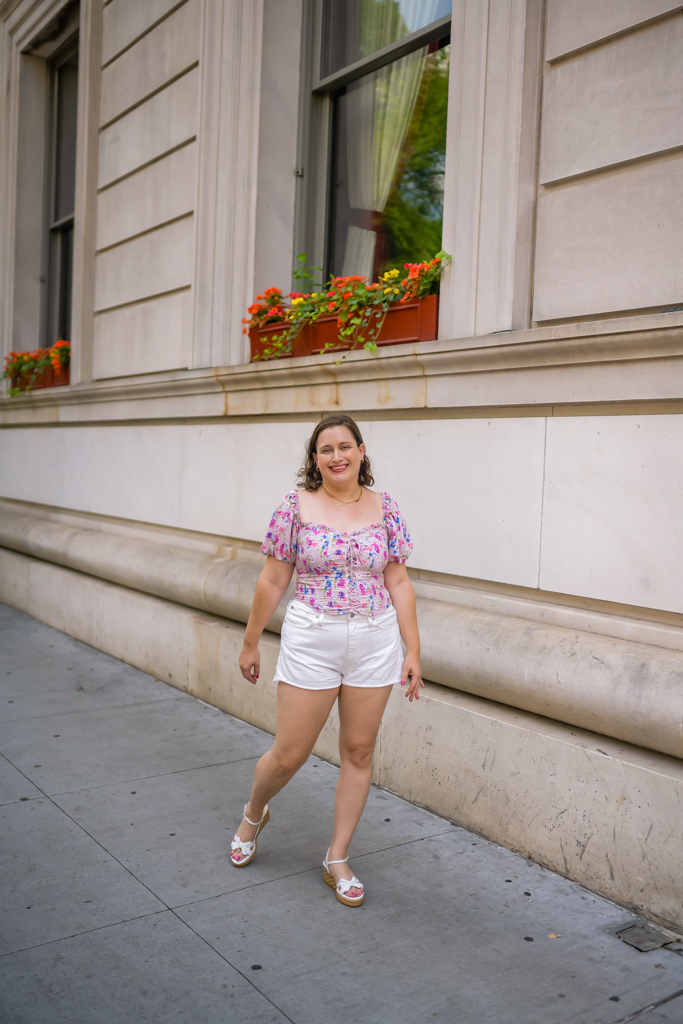 How to style white denim shorts